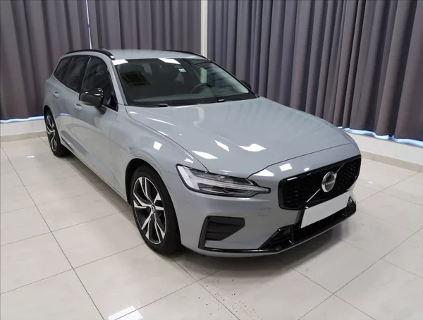 Volvo V60 2,0 B4 AUT PLUS - foto 3