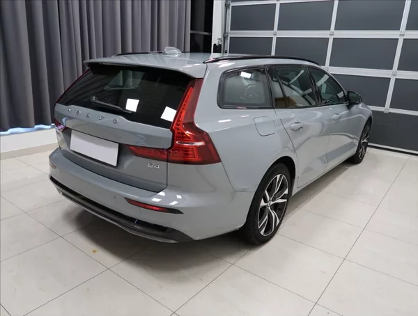 Volvo V60 2,0 B4 AUT PLUS - foto 4