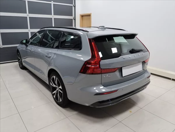 Volvo V60 2,0 B4 AUT PLUS - foto 6