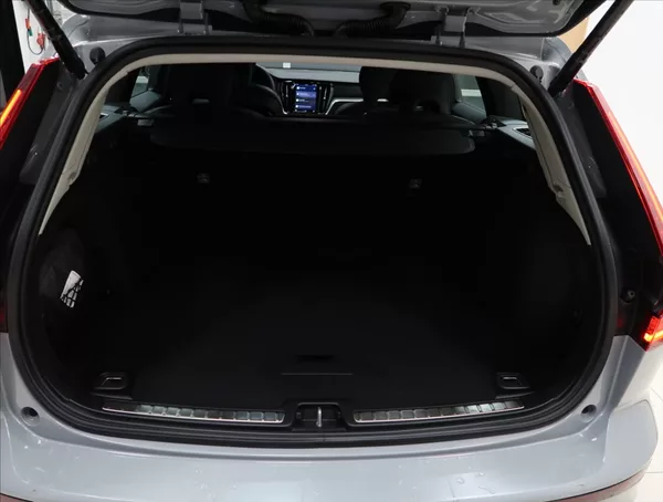 Volvo V60 2,0 B4 AUT PLUS - foto 9