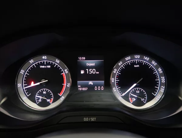 Škoda Karoq 1,5 TSI AMBITION+ ČR 1MAJITEL - foto 15