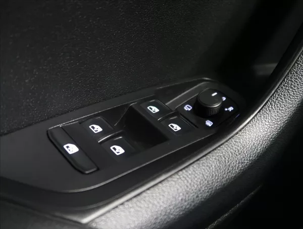 Škoda Karoq 1,5 TSI AMBITION+ ČR 1MAJITEL - foto 18