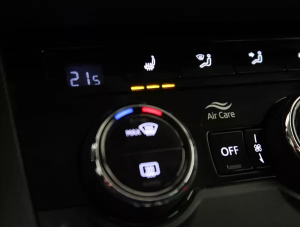 Škoda Karoq 1,5 TSI AMBITION+ ČR 1MAJITEL - foto 26