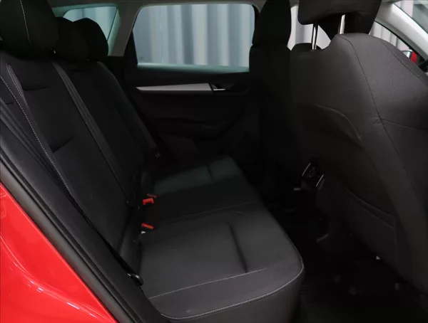 Škoda Karoq 1,5 TSI AMBITION+ ČR 1MAJITEL - foto 39