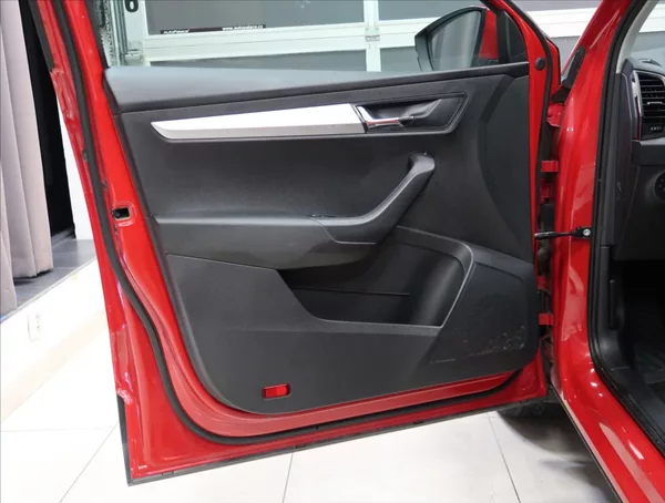 Škoda Karoq 1,5 TSI AMBITION+ ČR 1MAJITEL - foto 7