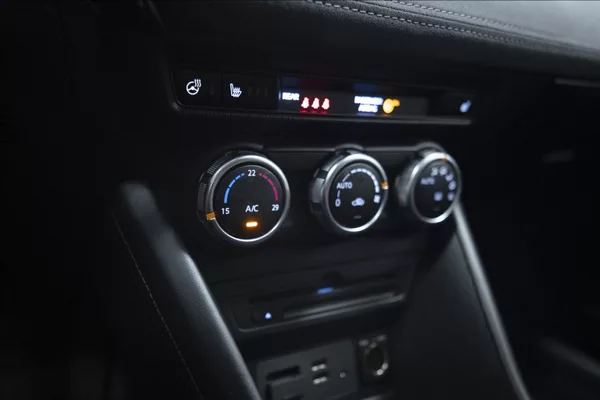 Mazda CX-3 2,0 SKYACTIV AWD KAMERA VÝHŘEV - foto 20
