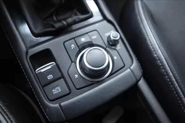 Mazda CX-3 2,0 SKYACTIV AWD KAMERA VÝHŘEV - foto 22