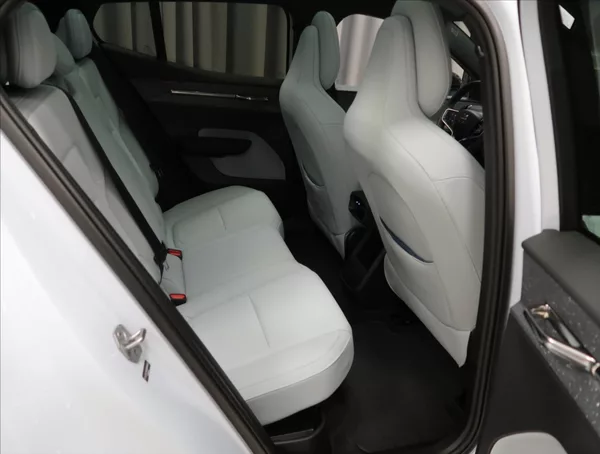Volvo EX30 Ultra Single Motor RWD - foto 10