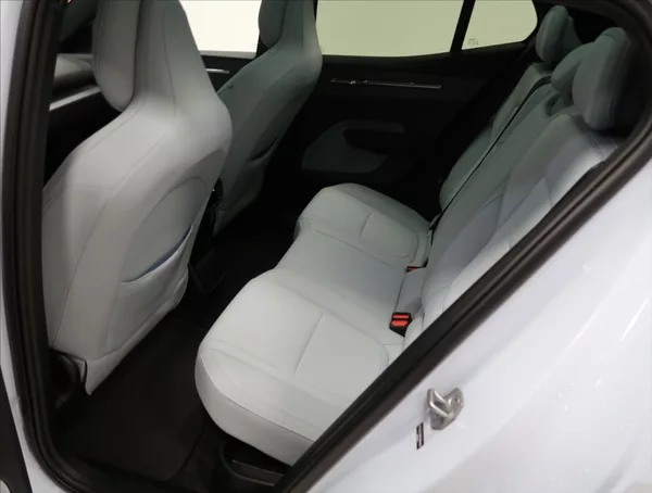 Volvo EX30 Ultra Single Motor RWD - foto 8