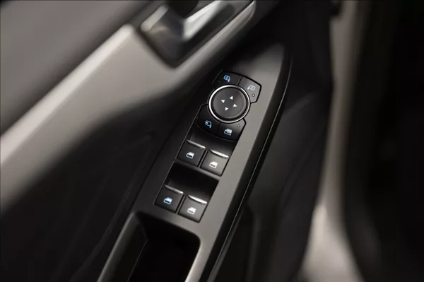 Ford Focus 1,5 TDCi NAVI VÝHŘEV VOLANTU - foto 11