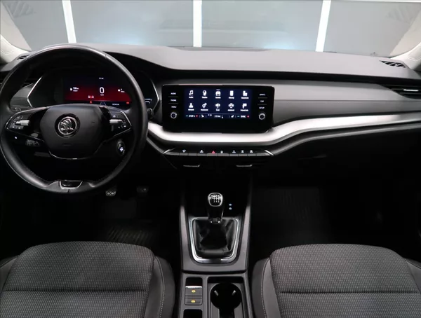 Škoda Octavia 2,0 TDI ČR 1 MAJITEL - foto 10