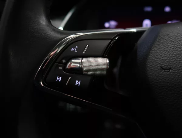 Škoda Octavia 2,0 TDI ČR 1 MAJITEL - foto 14