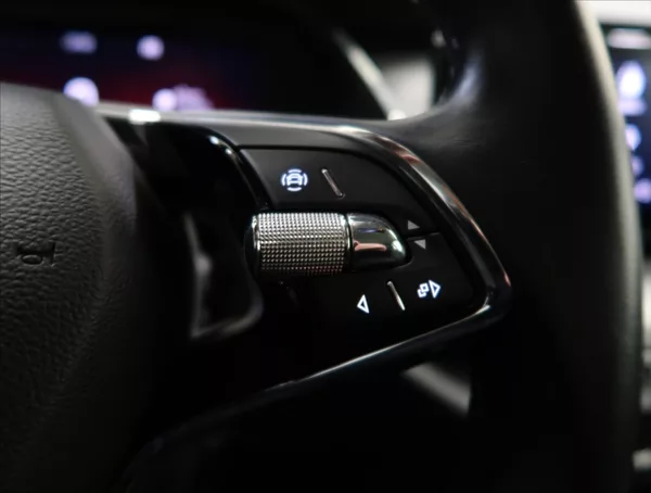 Škoda Octavia 2,0 TDI ČR 1 MAJITEL - foto 15