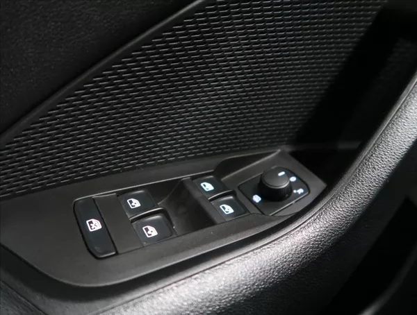 Škoda Octavia 2,0 TDI ČR 1 MAJITEL - foto 18