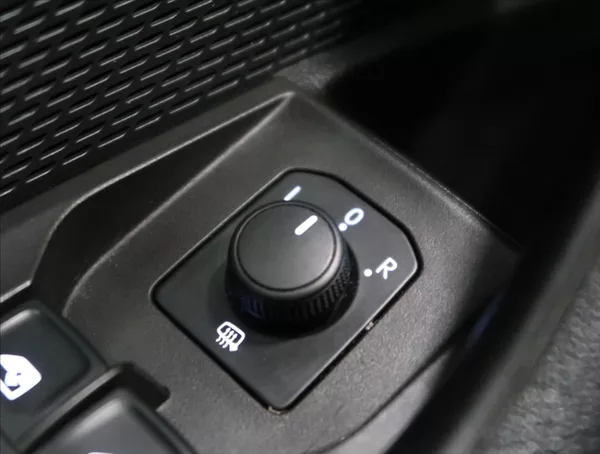 Škoda Octavia 2,0 TDI ČR 1 MAJITEL - foto 19