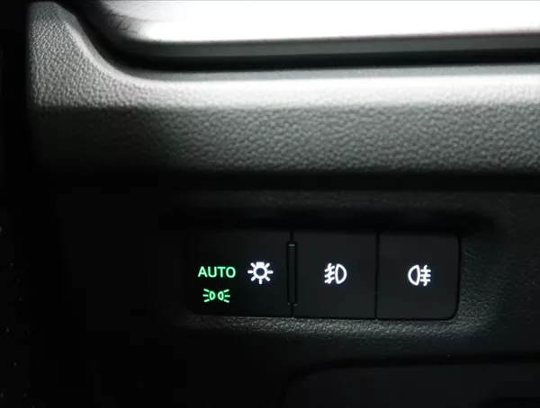 Škoda Octavia 2,0 TDI ČR 1 MAJITEL - foto 20