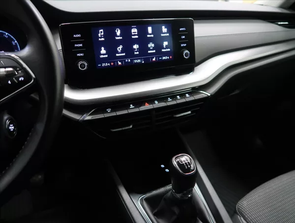 Škoda Octavia 2,0 TDI ČR 1 MAJITEL - foto 23