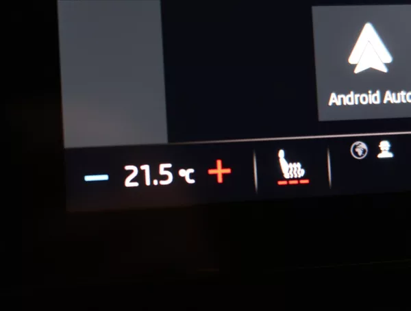 Škoda Octavia 2,0 TDI ČR 1 MAJITEL - foto 27