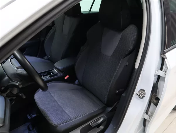 Škoda Octavia 2,0 TDI ČR 1 MAJITEL - foto 32