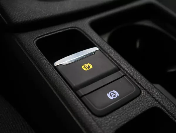 Škoda Octavia 2,0 TDI ČR 1 MAJITEL - foto 37
