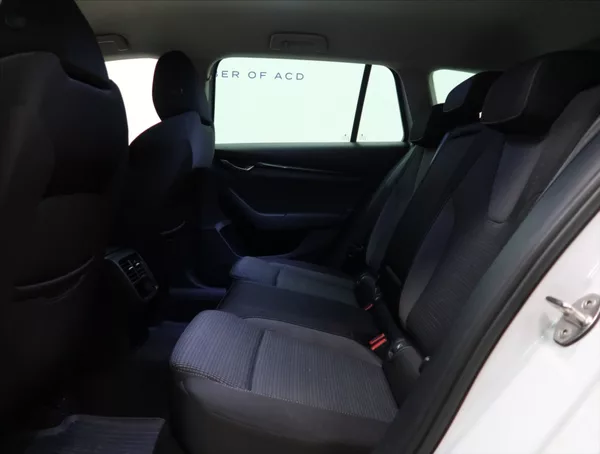 Škoda Octavia 2,0 TDI ČR 1 MAJITEL - foto 39