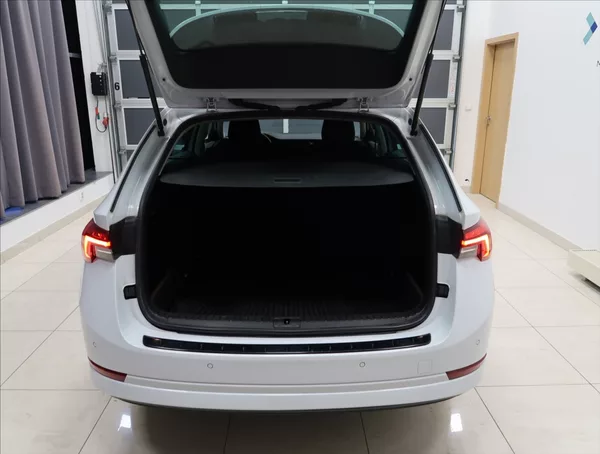 Škoda Octavia 2,0 TDI ČR 1 MAJITEL - foto 40