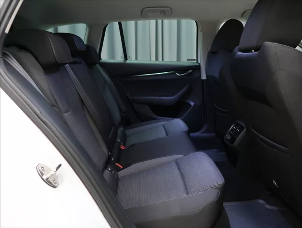 Škoda Octavia 2,0 TDI ČR 1 MAJITEL - foto 42