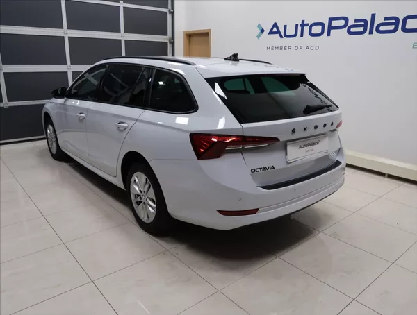 Škoda Octavia 2,0 TDI ČR 1 MAJITEL - foto 7