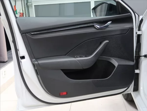 Škoda Octavia 2,0 TDI ČR 1 MAJITEL - foto 8