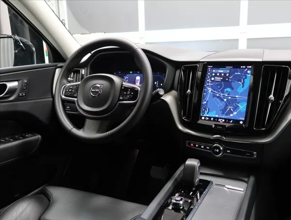 Volvo XC60 2,0 B4 AWD PLUS DARK - foto 11