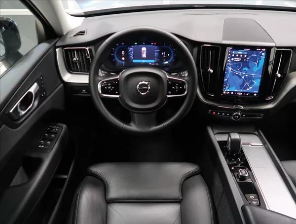 Volvo XC60 2,0 B4 AWD PLUS DARK - foto 12