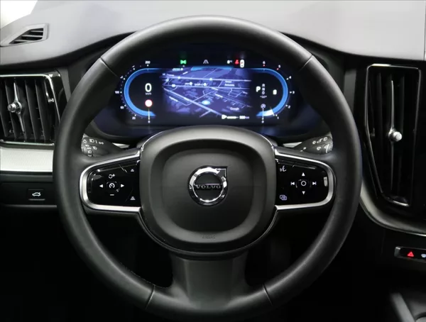 Volvo XC60 2,0 B4 AWD PLUS DARK - foto 13