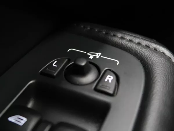 Volvo XC60 2,0 B4 AWD PLUS DARK - foto 20