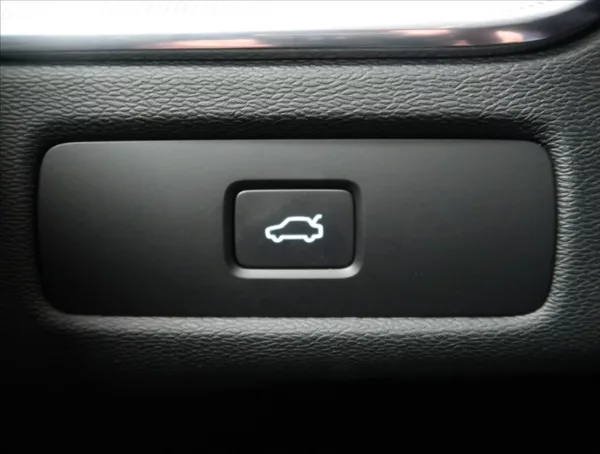 Volvo XC60 2,0 B4 AWD PLUS DARK - foto 21