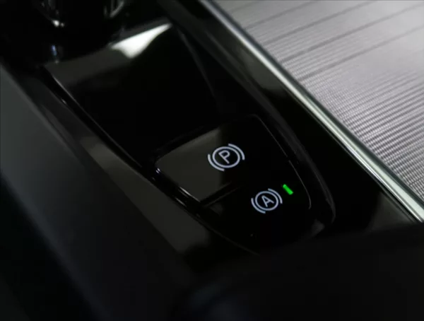 Volvo XC60 2,0 B4 AWD PLUS DARK - foto 37