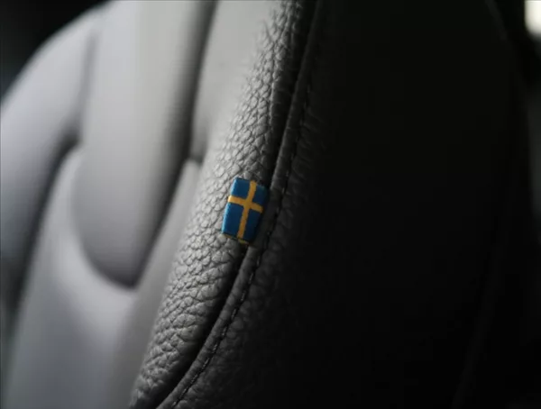 Volvo XC60 2,0 B4 AWD PLUS DARK - foto 45