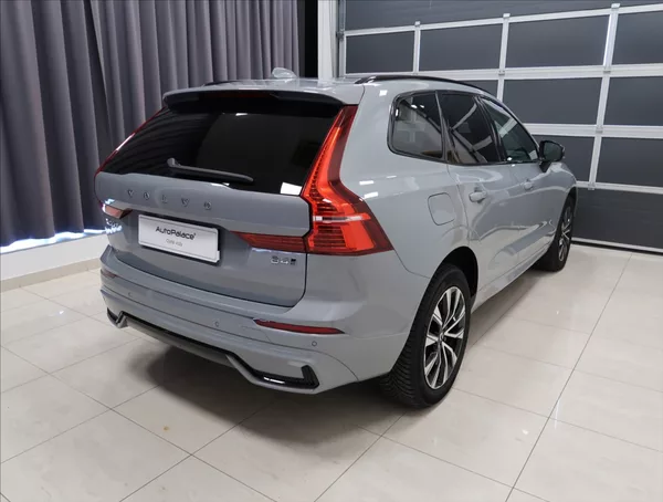 Volvo XC60 2,0 B4 AWD PLUS DARK - foto 5