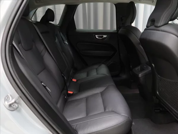 Volvo XC60 2,0 B4 AWD PLUS DARK - foto 51