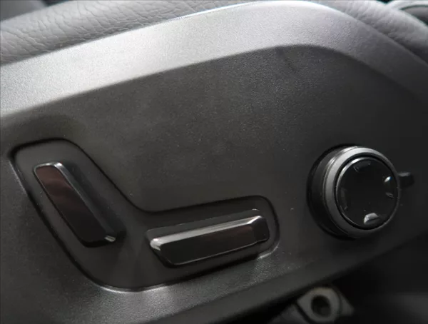 Volvo XC60 2,0 B4 AWD PLUS DARK - foto 53