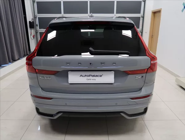 Volvo XC60 2,0 B4 AWD PLUS DARK - foto 6