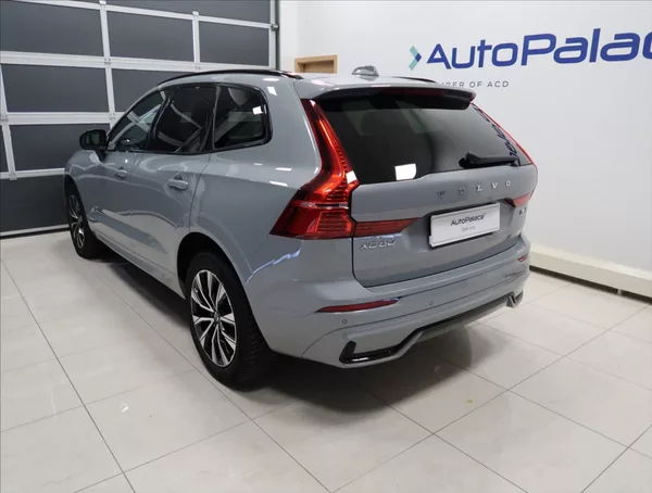 Volvo XC60 2,0 B4 AWD PLUS DARK - foto 7