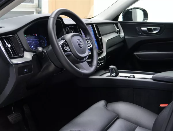 Volvo XC60 2,0 B4 AWD PLUS DARK - foto 9
