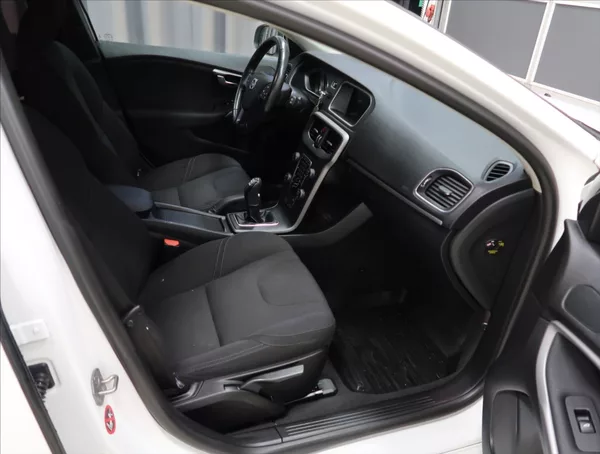 Volvo V40 1,6 D2 - foto 11