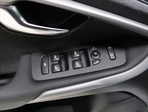 Volvo V40 1,6 D2 - foto 14