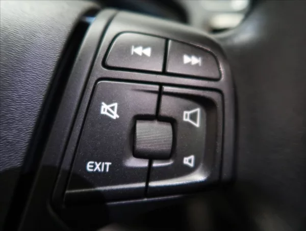 Volvo V40 1,6 D2 - foto 17