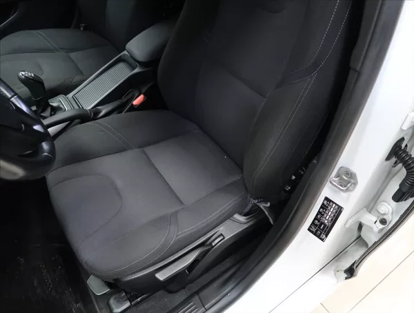 Volvo V40 1,6 D2 - foto 23