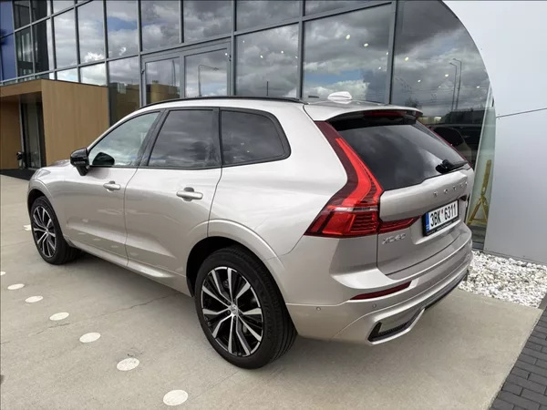 Volvo XC60 2,0 B4 AWD ULTIMATE - foto 2