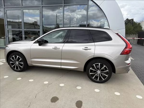 Volvo XC60 2,0 B4 AWD ULTIMATE - foto 3