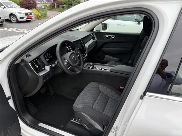 Volvo XC60 2,0 B5 AWD CORE - foto 4