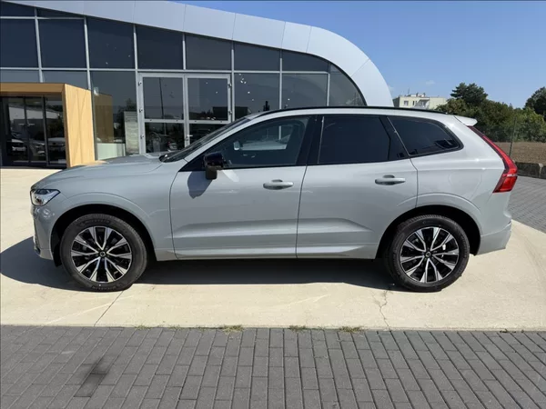 Volvo XC60 2,0 B5 AWD PLUS DARK - foto 3